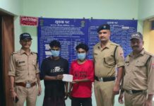 लिफ्ट देने के बहाने बुजुर्ग महिला के सोने के टॉप्स लूटे, दो गिरफ्तार… भीमताल पुलिस ने 12 दिन में किया वारदात का खुलासा, लूटा गया टॉप्स और बाइक बरामद… रिपोर्ट- (सुनील भारती ) “स्टार खबर” नैनीताल..