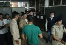 सरकारी दफ्तर में फायरिंग से हड़कंप, बाल-बाल बचे कर्मचारी