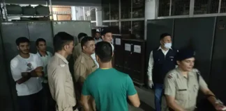 सरकारी दफ्तर में फायरिंग से हड़कंप, बाल-बाल बचे कर्मचारी