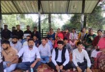 सड़क-पानी को तरसे भूमियाधार के ग्रामीण, ‘रोड नहीं तो वोट नहीं’ का ऐलान.. एक दिवसीय धरना देकर जताया विरोध, मांगें पूरी न होने पर उग्र आंदोलन की चेतावनी… रिपोर्ट- (सुनील भारती) “स्टार खबर ” नैनीताल..
