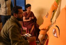 नंदा-सुनंदा की प्रतिमा में उतरती है वर्षों की साधना, कदली तने से साकार होता है मां का स्वरूप…. कदली तने, खपच्ची, रूई और कपड़े से तैयार होती हैं प्रतिमाएं…. रिपोर्ट- (सुनील भारती ) “स्टार खबर” नैनीताल..