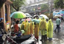 नैनीताल मूसलधार बारिश ने बढ़ाई मुश्किलें, पर्यटक और स्थानीय लोग रहे परेशान.. रिपोर्ट- (सुनील भारती ) “स्टार खबर” नैनीताल..