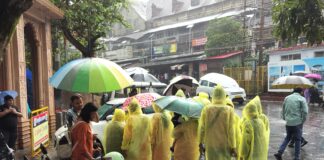 नैनीताल मूसलधार बारिश ने बढ़ाई मुश्किलें, पर्यटक और स्थानीय लोग रहे परेशान.. रिपोर्ट- (सुनील भारती ) “स्टार खबर” नैनीताल..
