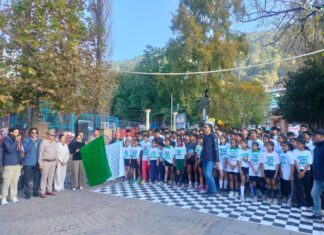 400 धावकों ने लगाई दौड़, नाटक से दिया वन्यजीव बचाने का संदेश… वन्य प्राणी सप्ताह के तीसरे दिन मैराथन में दिखा उत्साह,… रिपोर्ट- (सुनील भारती) ‘स्टार खबर’ नैनीताल