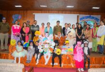 वन्यजीव संरक्षण का संदेश लेकर रैंप पर उतरे नन्हे-मुन्ने, बच्चों ने बनाए संरक्षण मॉडल… 220 विद्यार्थियों ने किया निःशुल्क भ्रमण… रिपोर्ट- (सुनील भारती) ‘स्टार खबर’ नैनीताल..