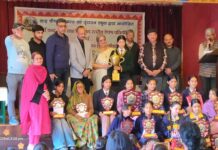 ऐपण प्रतियोगिता में बच्चों ने दिखाई लोककला की प्रतिभा.. ऐपण प्रतियोगिता में विद्यार्थियों व महिलाओं ने लिया हिस्सा… रिपोर्ट- (सुनील भारती) ‘स्टार खबर’ नैनीताल…
