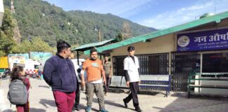 पंगोट-घुघुखान मार्ग पर 50 मीटर गहरी खाई में गिरी पर्यटकों की कार, तीन घायल.. नोएडा से नैनीताल घूमने आए थे चार पर्यटक, पुलिस और ग्रामीणों ने चलाया रेस्क्यू अभियान… रिपोर्ट- (सुनील भारती) ‘स्टार खबर’ नैनीताल..