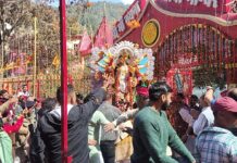 मां दुर्गा के डोले में उमड़ा आस्था का सैलाब, जयकारों से गूंजी सरोवर नगरी.. बंगाली और कुमाऊंनी संस्कृति की दिखी अनूठी झलक… रिपोर्ट- (सुनील भारती) ‘स्टार खबर’ नैनीताल..