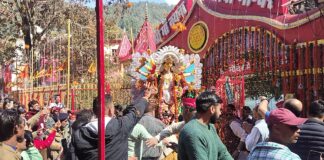 मां दुर्गा के डोले में उमड़ा आस्था का सैलाब, जयकारों से गूंजी सरोवर नगरी.. बंगाली और कुमाऊंनी संस्कृति की दिखी अनूठी झलक… रिपोर्ट- (सुनील भारती) ‘स्टार खबर’ नैनीताल..