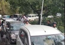 कैंची धाम की भीड़ से भवाली में थमा यातायात… गांधी जयंती व वीकेंड पर उमड़ा श्रद्धालुओं का सैलाब… भीमताल से कैंची धाम तक घंटों जाम..
