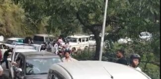 कैंची धाम की भीड़ से भवाली में थमा यातायात… गांधी जयंती व वीकेंड पर उमड़ा श्रद्धालुओं का सैलाब… भीमताल से कैंची धाम तक घंटों जाम..