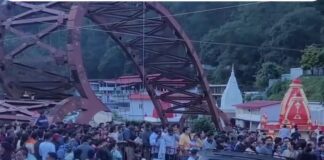 कैंचीधाम की भीड़ ने थामी पहाड़ की रफ्तार, जाम में फंसी एंबुलेंस.. एसएसपी बोले- मंदिर तक वाहन ले जाने की जरूरत नहीं… भवाली-कैंचीधाम से गरमपानी-खैरना तक यातायात प्रभावित.. रिपोर्ट- (सुनील भारती) “स्टार खबर” नैनीताल