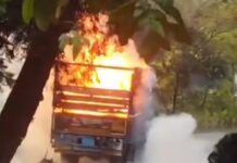 पटाखों से भरे ट्रक में लगी आग, धमाकों से मची अफरा-तफरी.. चालक ने कूदकर बचाई जान, नैनीताल से पहुंची दमकल ने आग पर पाया काबू… रिपोर्ट- (सुनील भारती) ‘स्टार खबर’ नैनीताल..